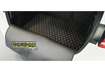 莫名其妙倉庫【4S045 皮革延伸式行李箱墊】19 Focus Mk4配件後保桿保護皮搬東西貨運